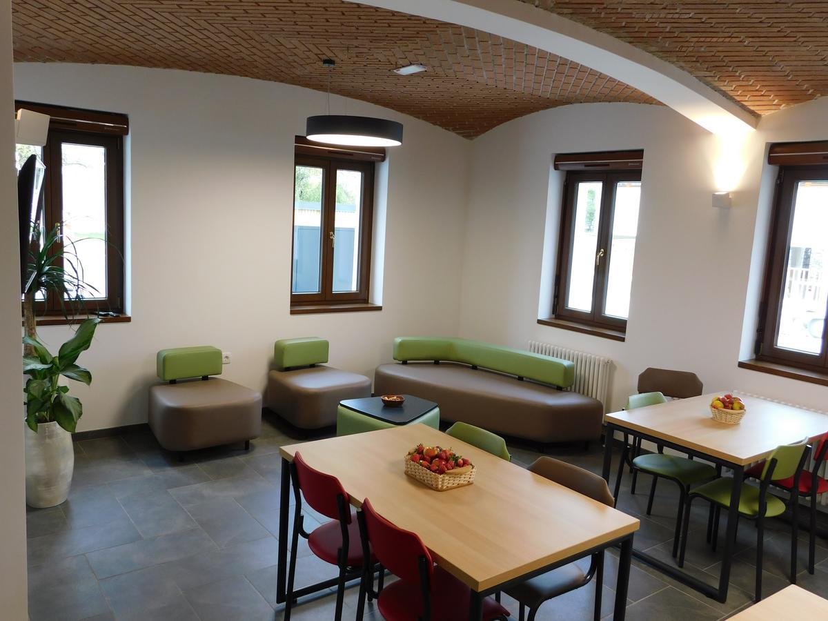 Hostel Bearlog โคตเชวิเย ภายนอก รูปภาพ